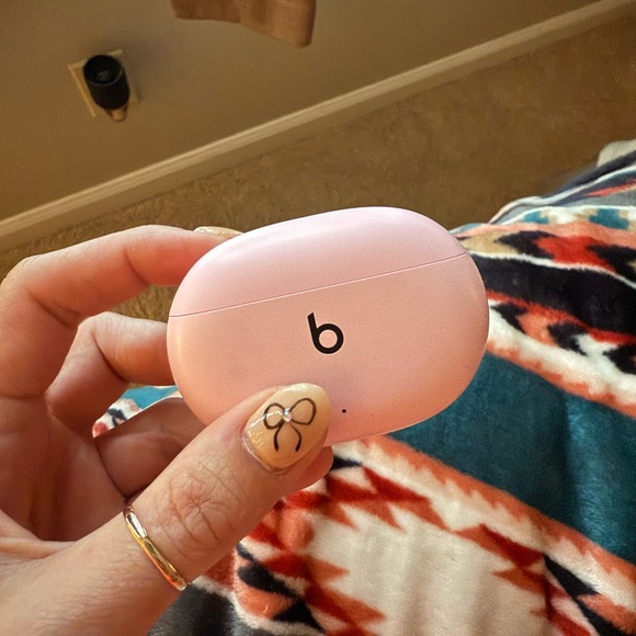 Beats Pink Wireless Earbuds with Charging Case - Picture 2 of 6